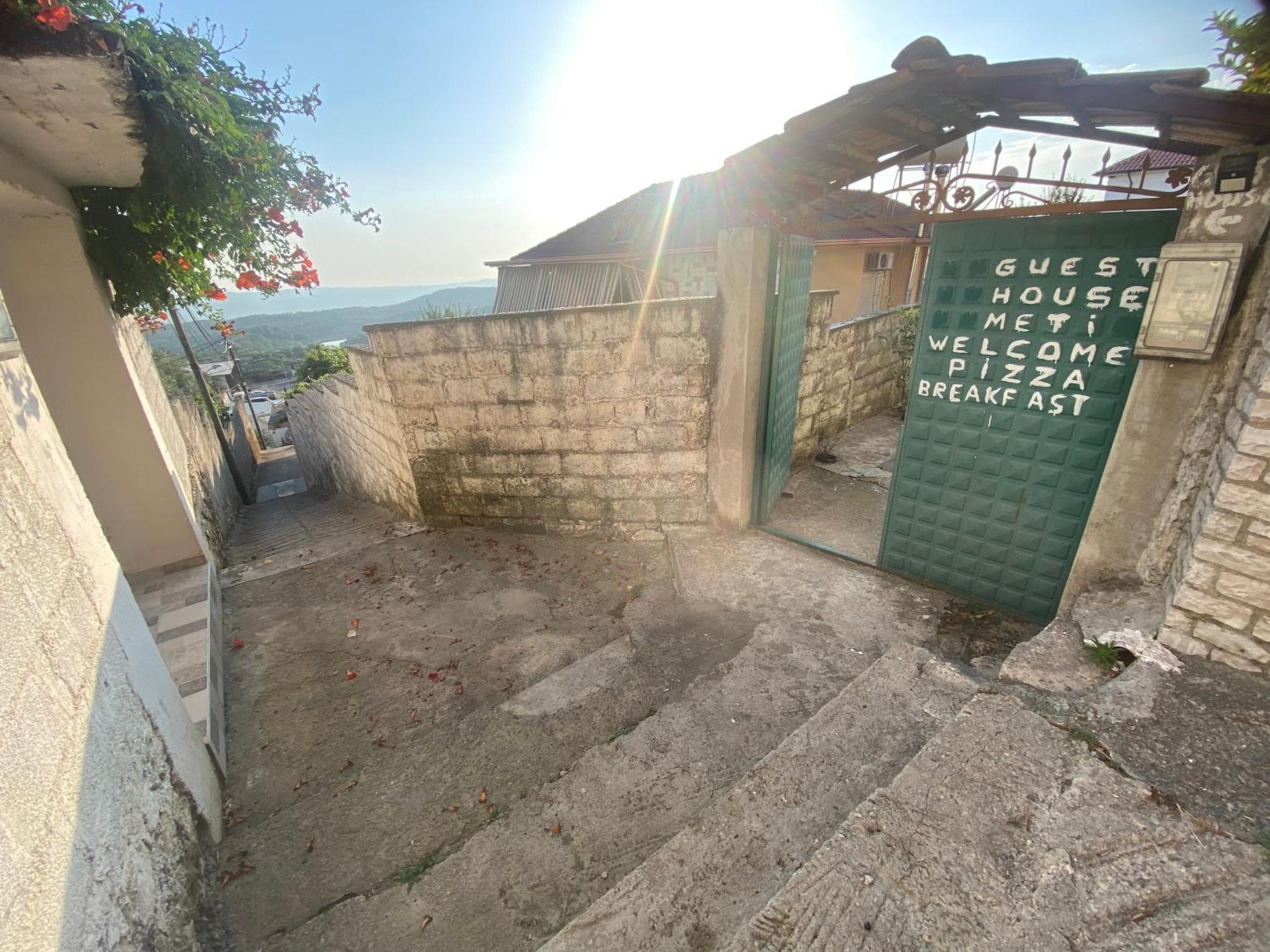Meti Guest House Krujë Exterior foto