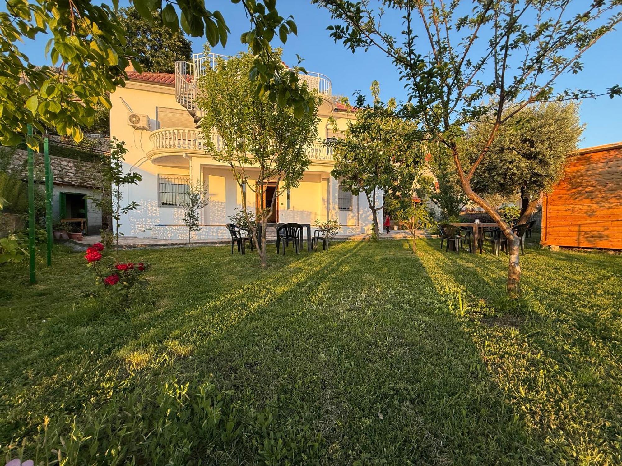 Meti Guest House Krujë Exterior foto